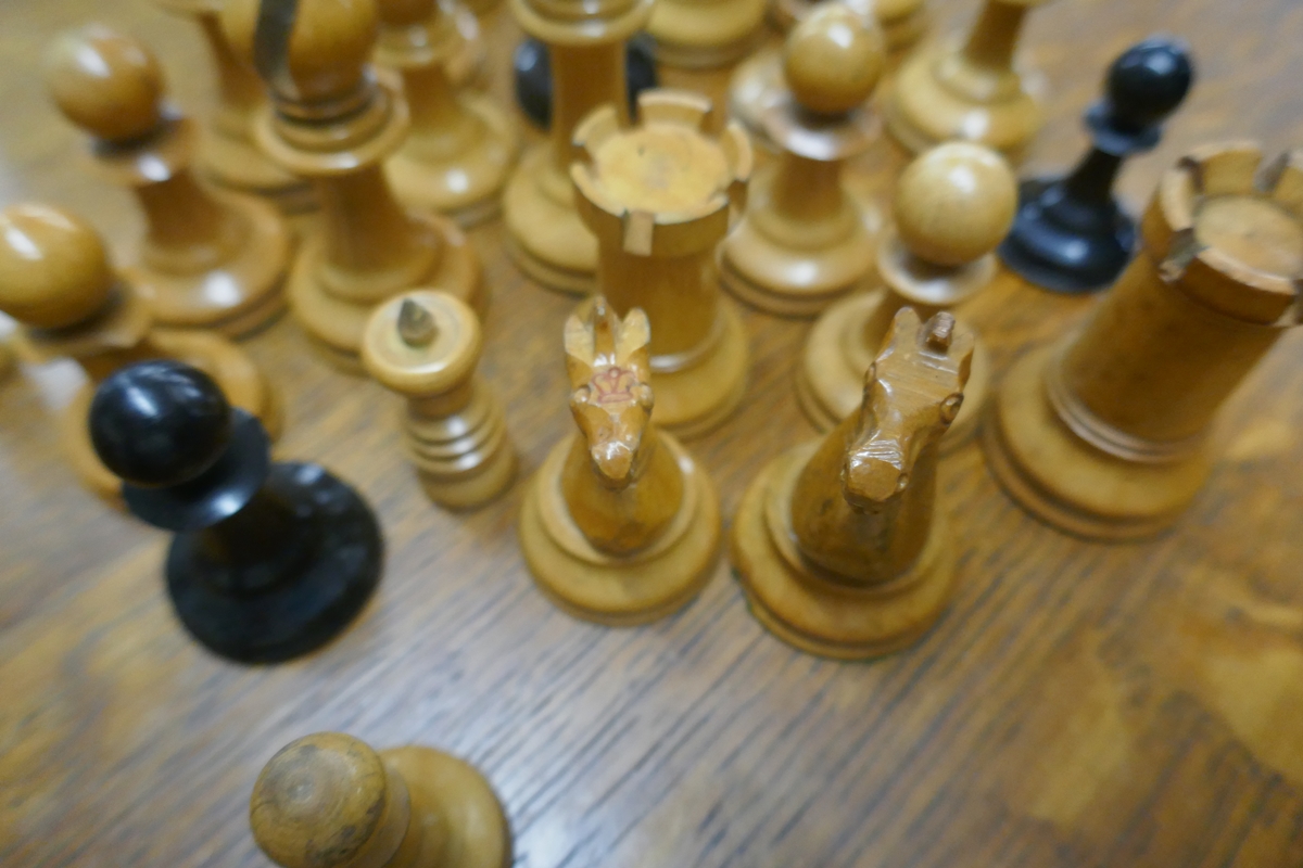 3 chess sets and a board - Bild 8 aus 12