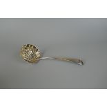 Hallmarked silver strainer - Approx 35g