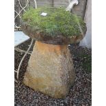 Antique staddle stone - Approx H: 82cm