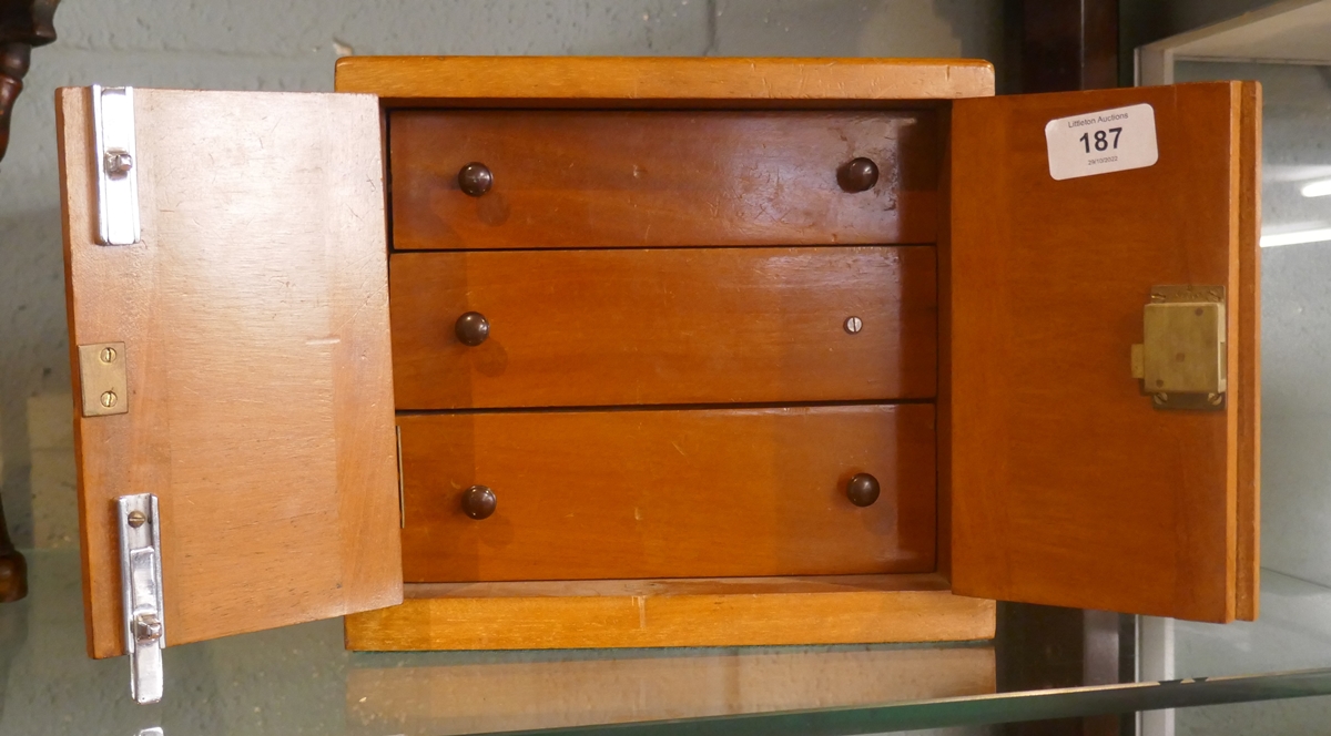 Small craft cabinet