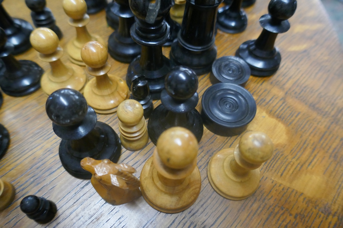 3 chess sets and a board - Bild 12 aus 12