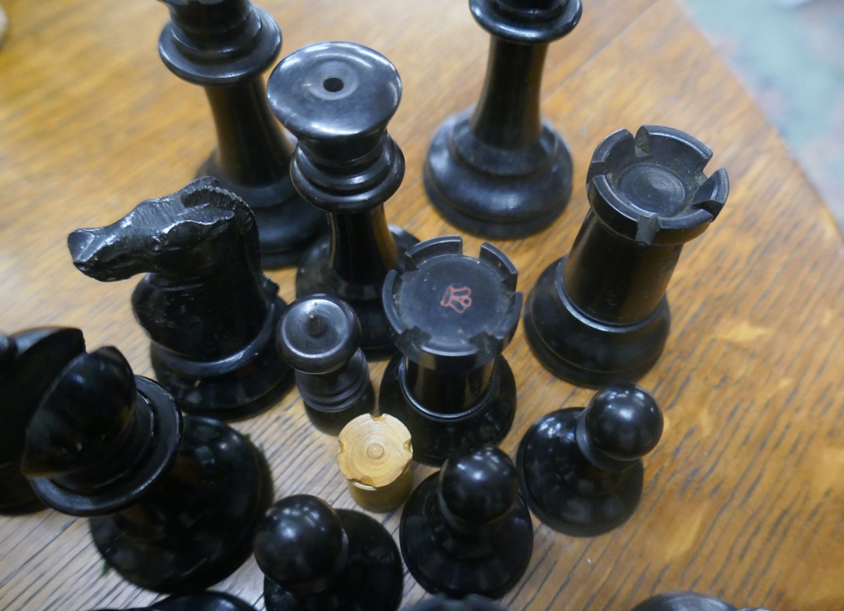 3 chess sets and a board - Bild 11 aus 12