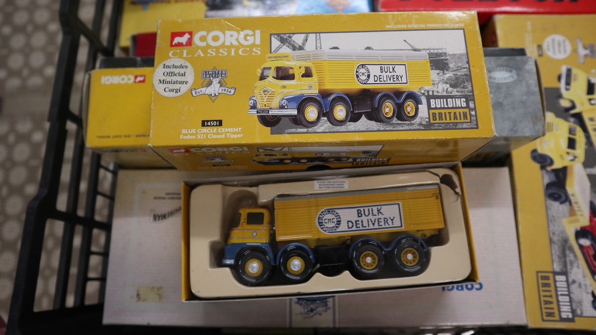 Collection of boxed Corgi Classics die cast vehicles - Bild 2 aus 13