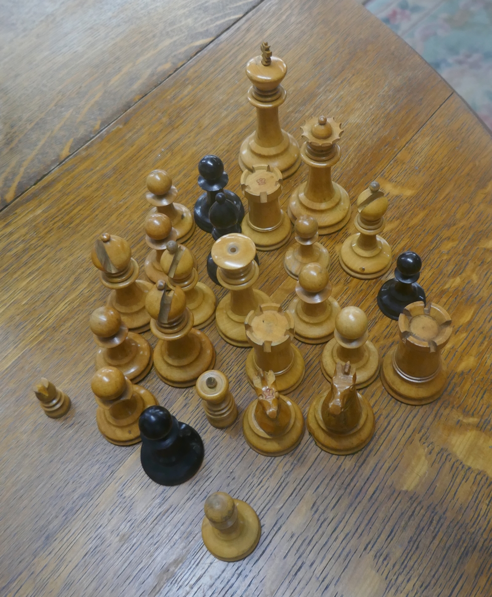 3 chess sets and a board - Bild 7 aus 12