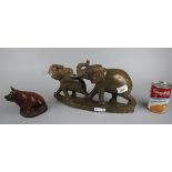 Signed serpentine carved elephants together with a pig - Approx height of elephants: 19cm