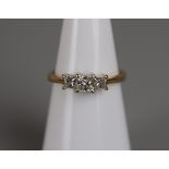 18ct gold 3 stone diamond set ring - Approx size: J½