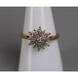 18ct gold diamond cluster ring (missing a stone) - Approx size: P