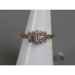 18ct gold diamond set ring - Approx size: K