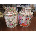 Pair of Oriental lidded urns - Approx height: 37cm