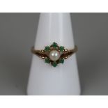 Gold emerald & pearl set ring - Size: P