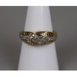 Gold & diamond set ring - Size: N