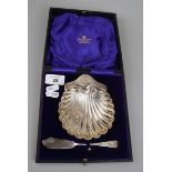 Hallmarked silver shell shaped butter dish and knife - Approx weight: 83g