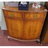 Bow fronted mahogany cabinet - Approx size: W: 84cm D: 49cm H: 95cm