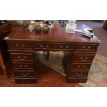 Leather top pedestal desk - Approx size W: 121cm D: 61cm H: 80cm