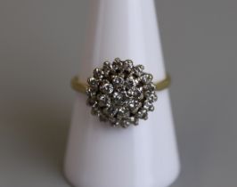 18ct gold diamond cluster ring - Size Q