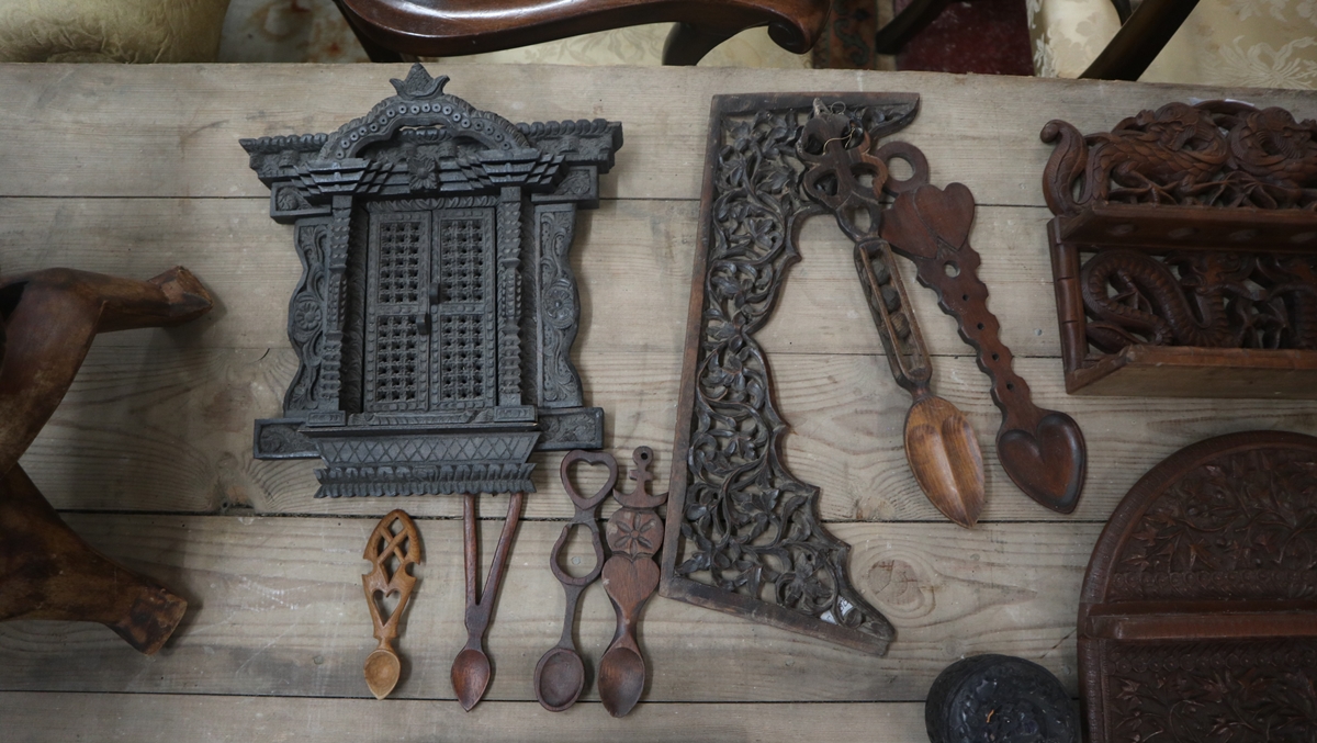 Collection of carved items - Image 3 of 4