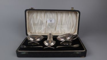 Hallmarked silver cruet set - Approx weight of silver 188g