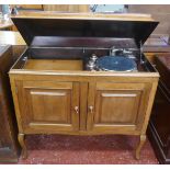 Vinyl record player in a mahogany cabinet with a coffin lid in working order