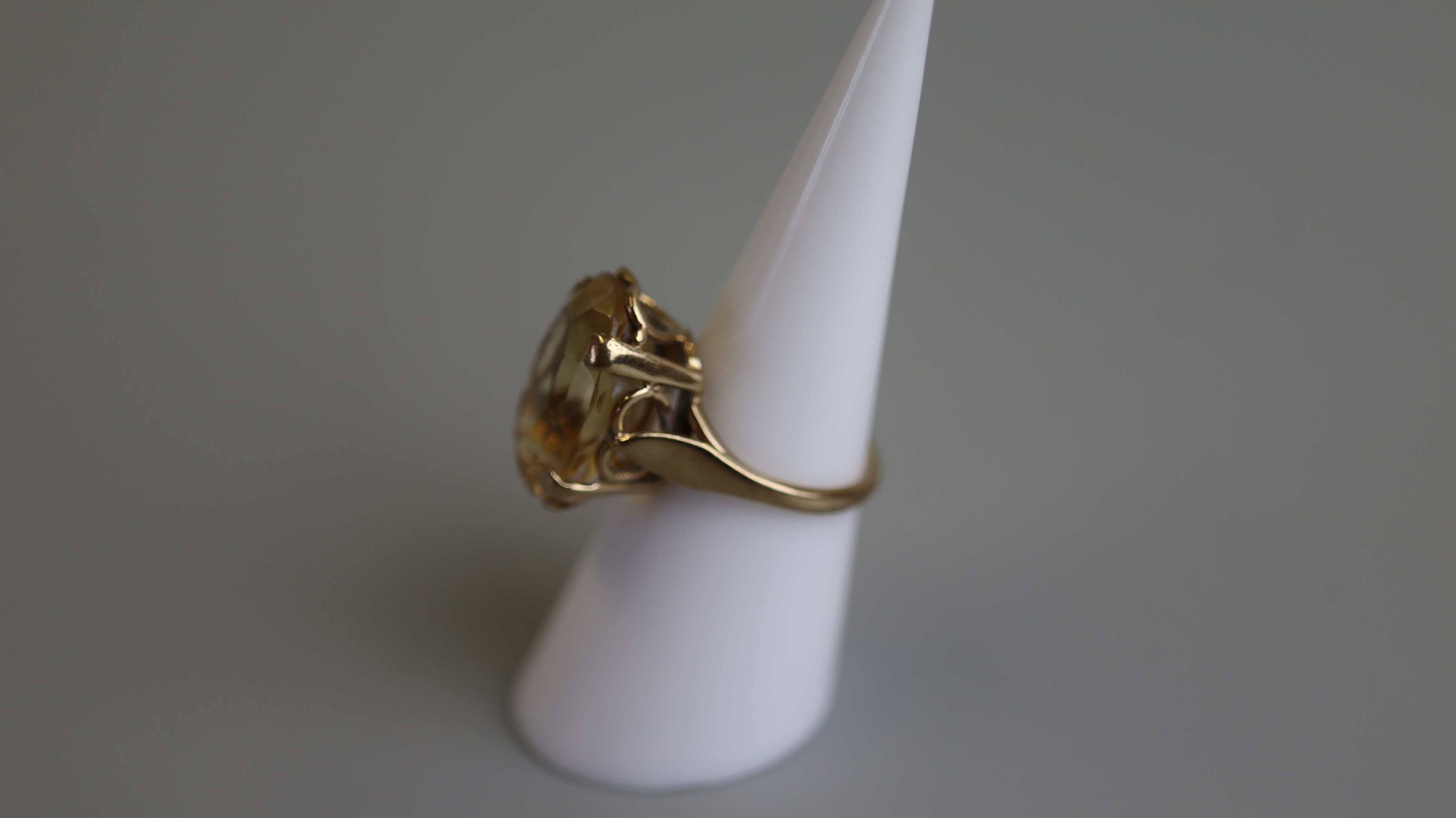 Gold citrine set ring - Size K½ - Image 2 of 3