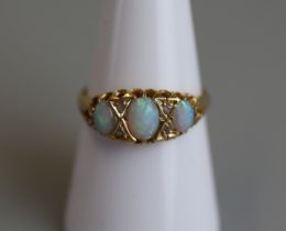 Victorian 18ct gold opal & diamond ring - Size P