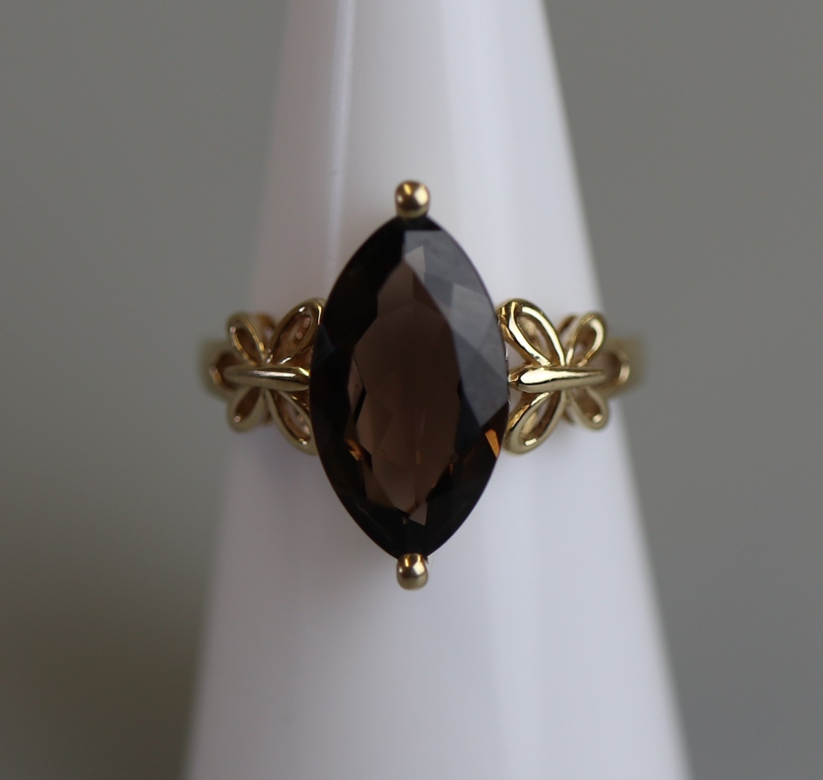 Gold topaz set ring - Size L