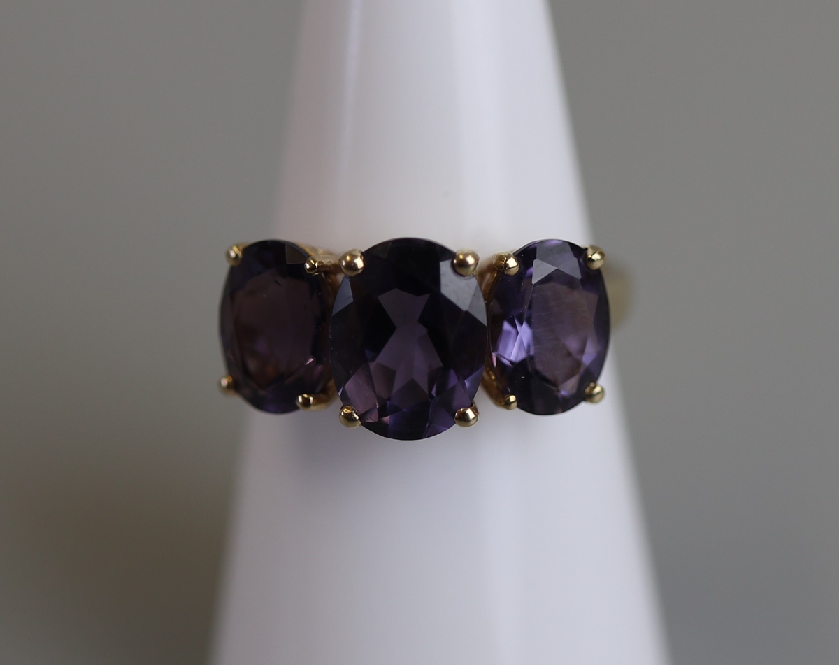 Gold amethyst 3 stone ring - Size L