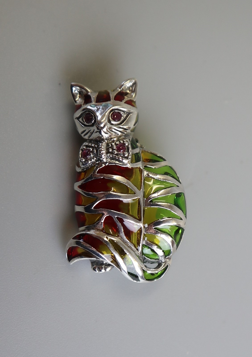 Silver & champleve enamel cat brooch / pendant with ruby eyes