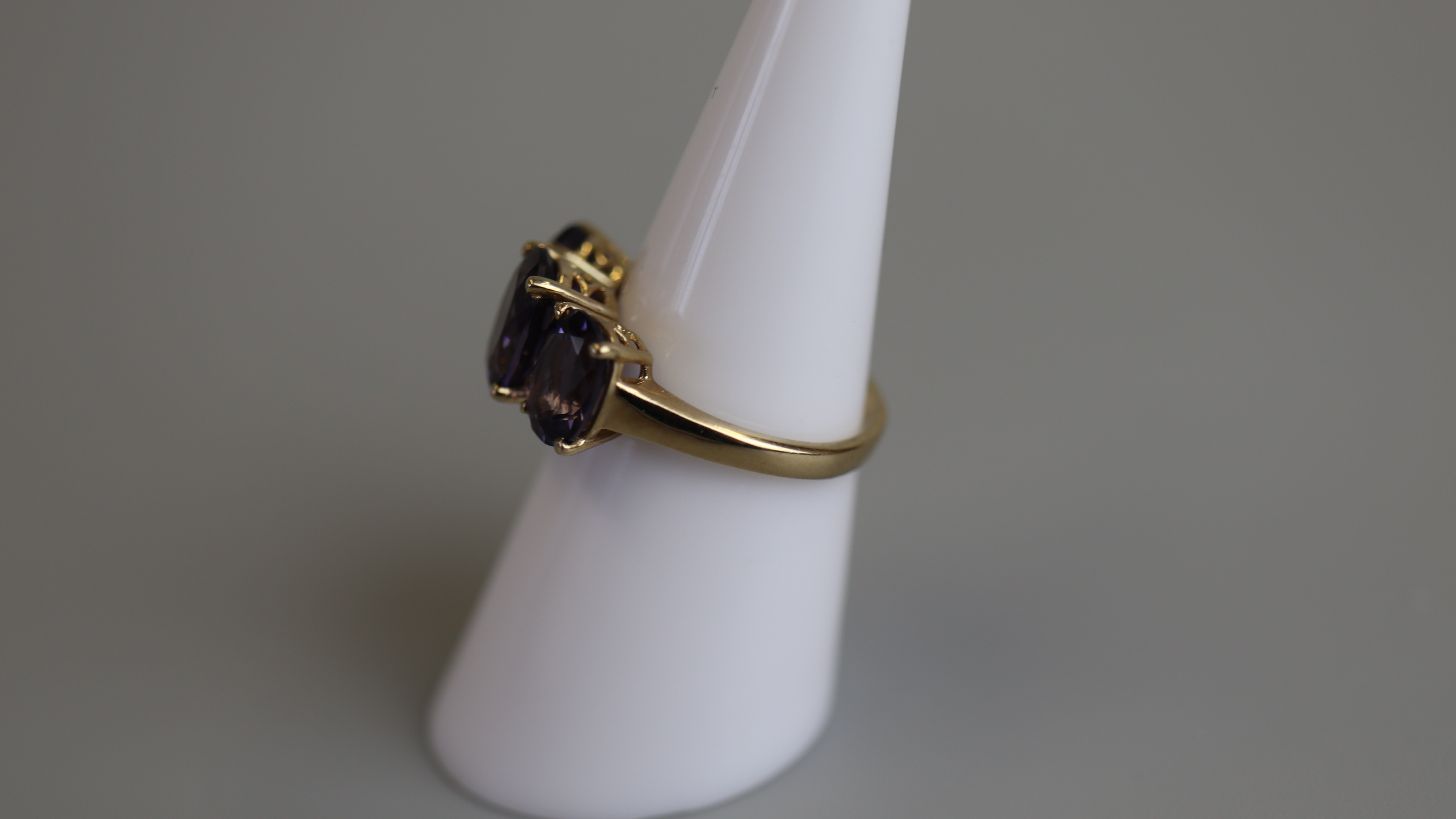 Gold amethyst 3 stone ring - Size L - Image 2 of 3