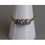18ct gold 3 stone diamond ring - Size Q½