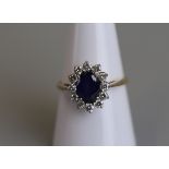 18ct gold sapphire & diamond cluster ring - Size Q