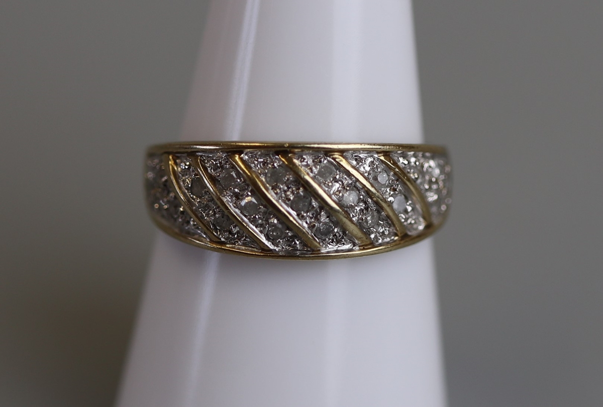 Gold diamond set ring - Size P