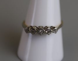 18ct gold 5 stone diamond ring - Size R½