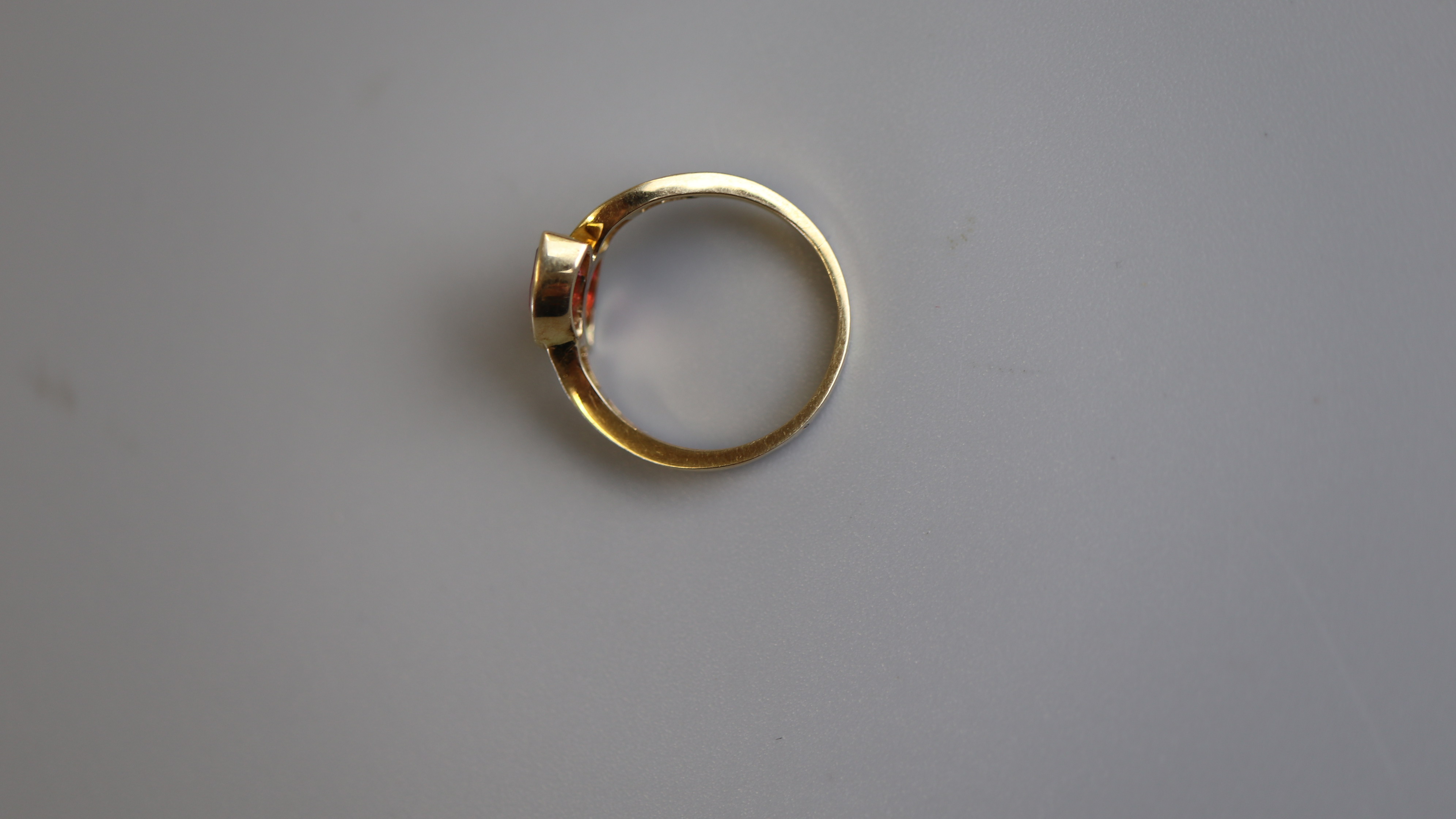 18ct gold ruby & diamond set ring - Size M - Bild 3 aus 3