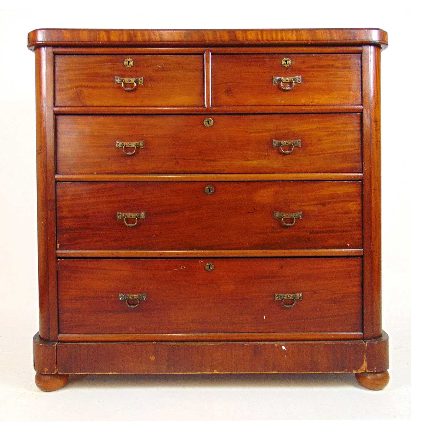 A late 19th/early 20th century mahogany chest of two short over three long drawers on bun feet, h.