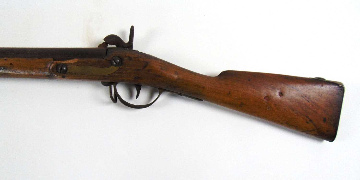 A 19th century percussion cap rifle with ram rod, l. 146 cm - Image 2 of 2