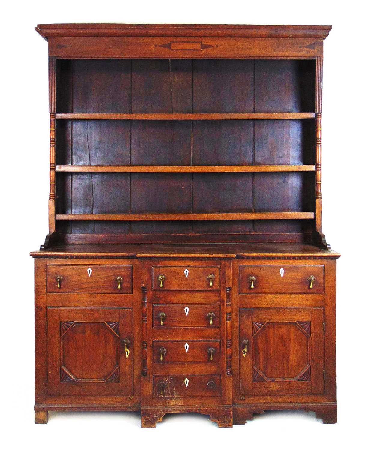 An 18th oak, mahogany and inlaid dresser, the plate rack with fixed shelves flanked by split - Bild 2 aus 3