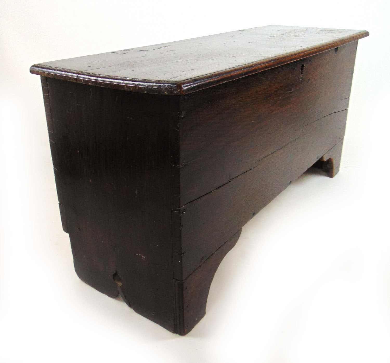 An early 18th oak six plank coffer, the moulded top lifting to reveal a vacant interior, h. 59 cm, - Image 2 of 2