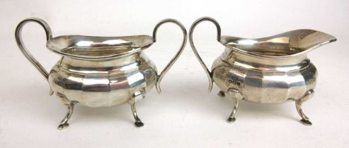 A George V silver cream jug and sugar bowl. Hallmarked for Sheffield 1936, makers mark for Viners