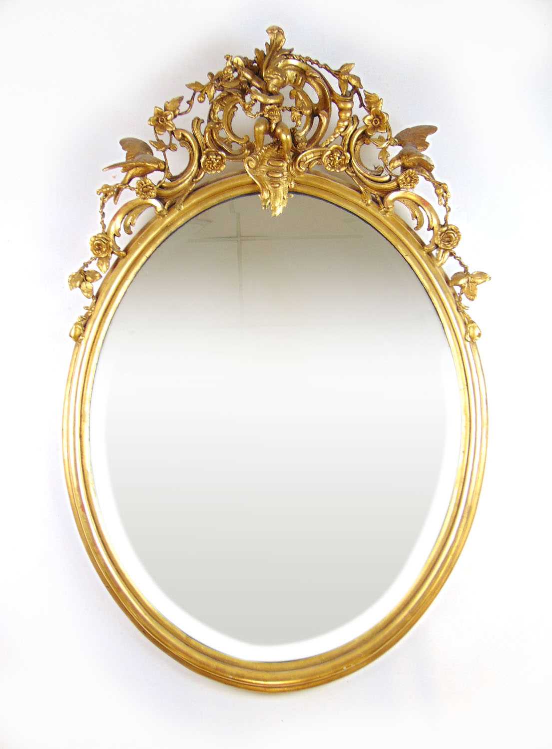 An early 19th century giltwood mirror, the top with putto and birds amidst foliage and scrolls - Bild 2 aus 2