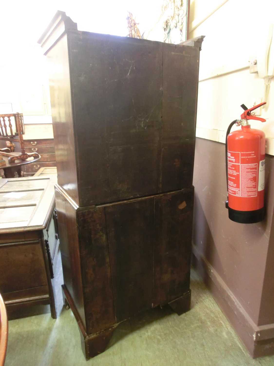 An early 18th century and later walnut chest on chest, the cavetto cornice over two short and - Bild 4 aus 10