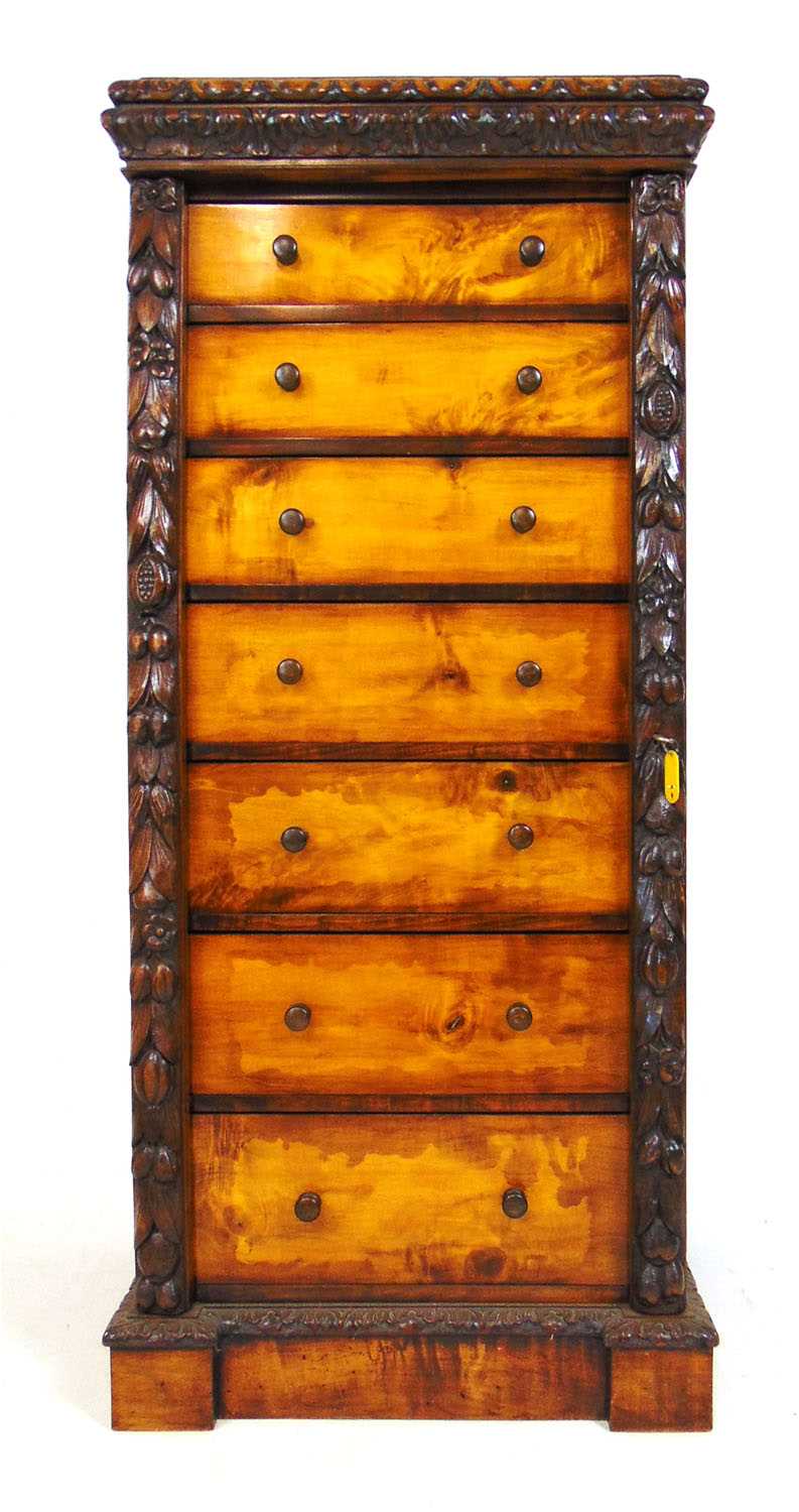 A 19th century style mahogany and birch wellington chest, the carved edged top over seven drawers on - Bild 2 aus 2