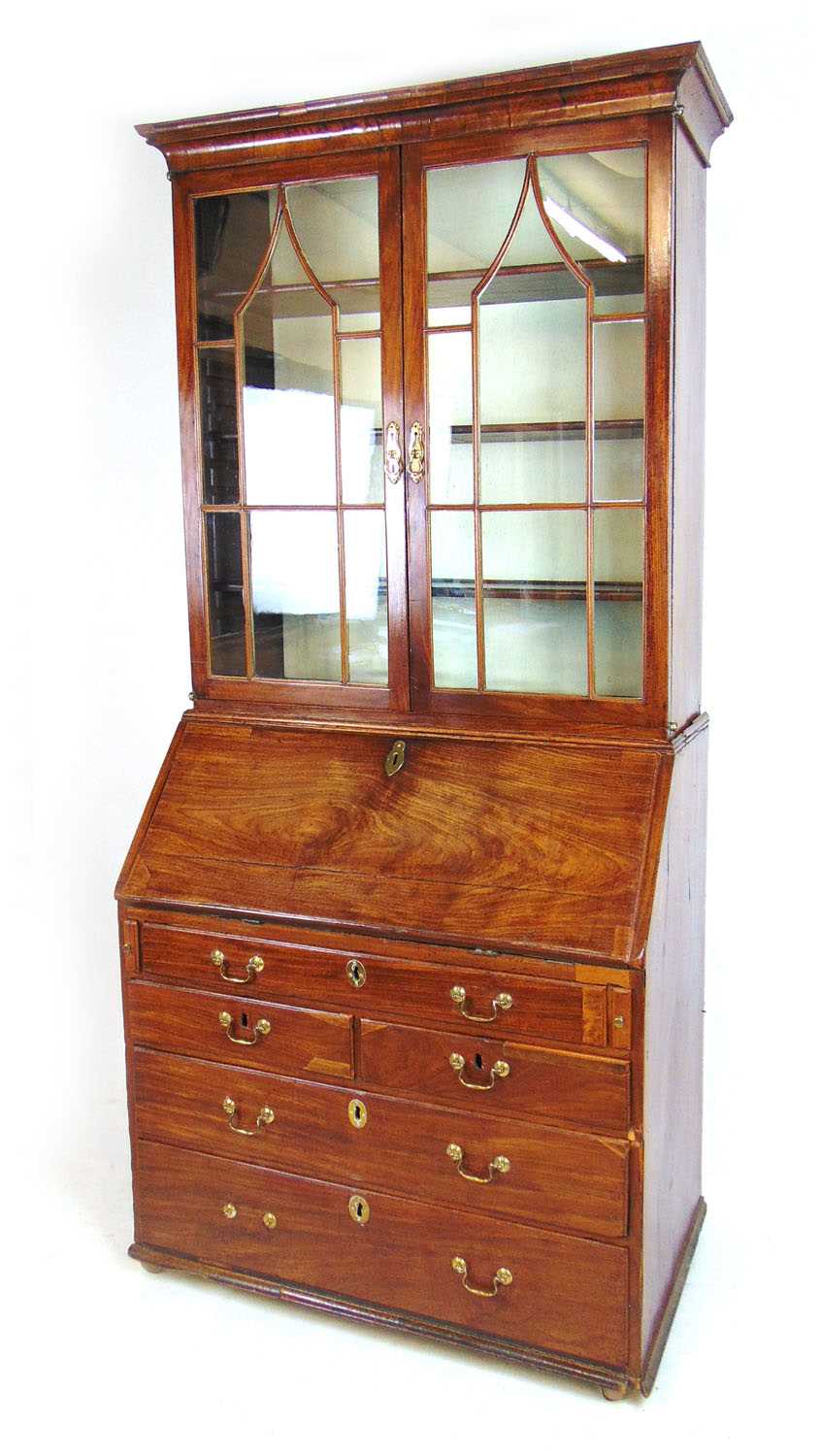 A mid 18th century walnut bureau bookcase, the cavetto cornice over two astragal glazed doors - Bild 3 aus 3