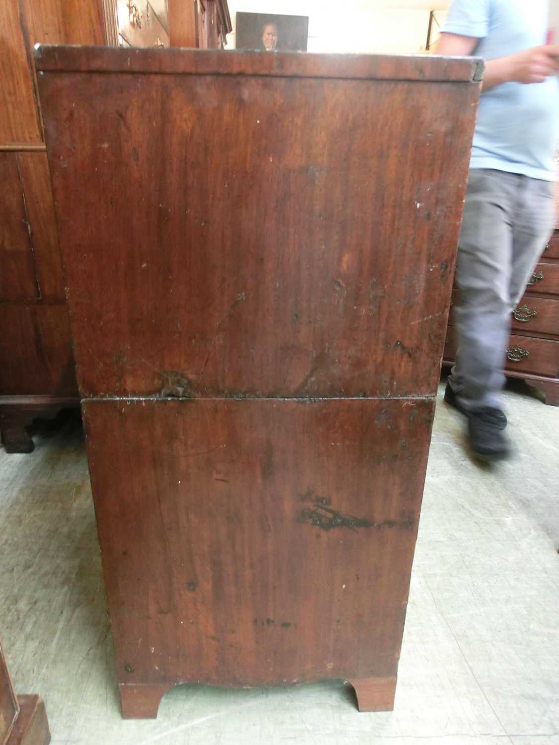 A late 18th century mahogany chest of two short over three long drawers, the caddy top over the - Bild 3 aus 6