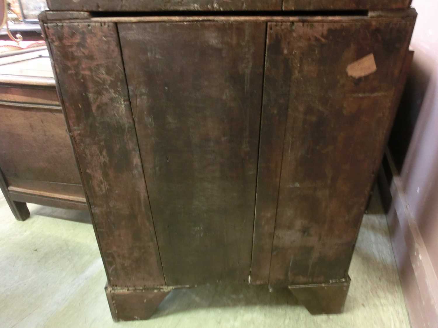 An early 18th century and later walnut chest on chest, the cavetto cornice over two short and - Bild 6 aus 10