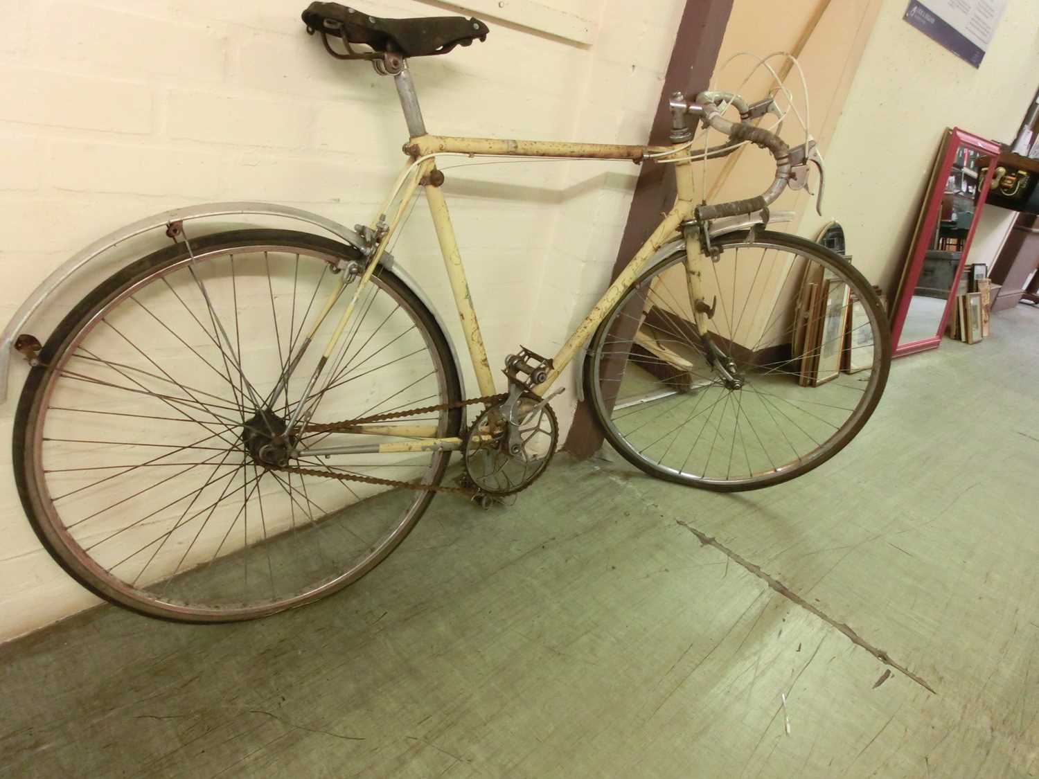 A gent's Claud Butler touring bike