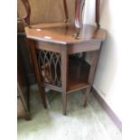 An Edwardian mahogany satinwood banded occasional table