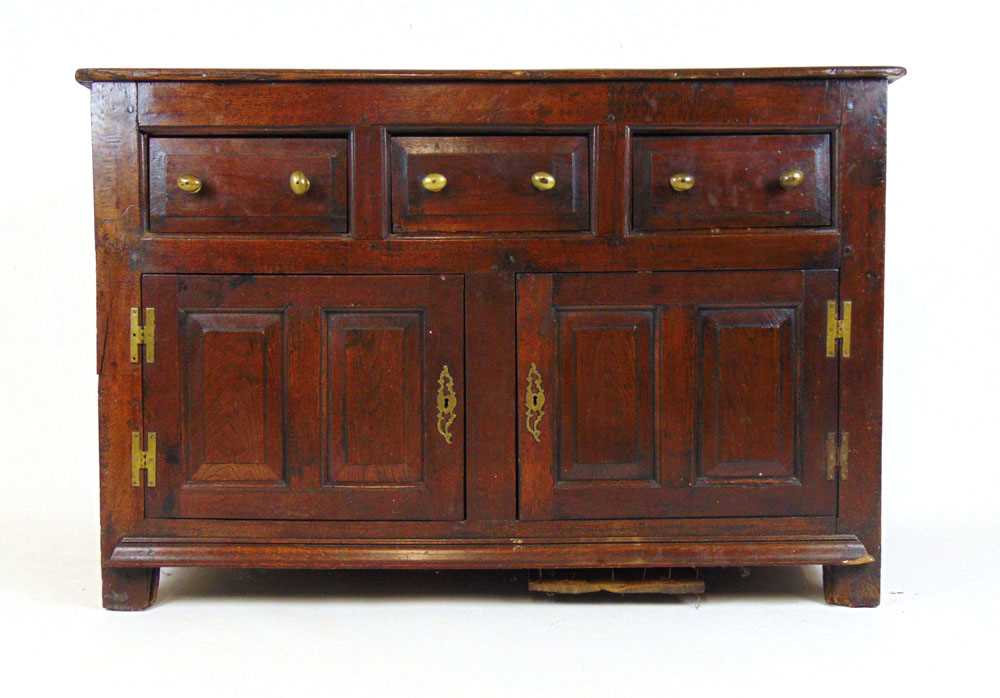 An 18th century and later oak sideboard, the top over three drawers and two field panel cupboard - Bild 2 aus 2