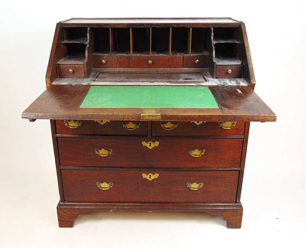 An early 18th century oak bureau, the fall front with fitted interior and well over two short and - Bild 2 aus 2