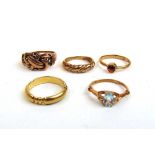 A group of five 9ct gold and yellow metal rings to include a 9ct gold knot ring and a yellow metal