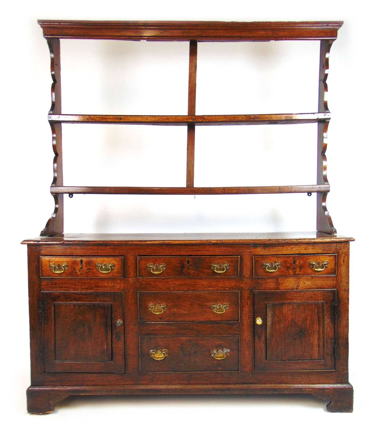 An 18th century oak dresser, the plate rack over the base with drawers and cupboard doors on bracket - Bild 3 aus 3